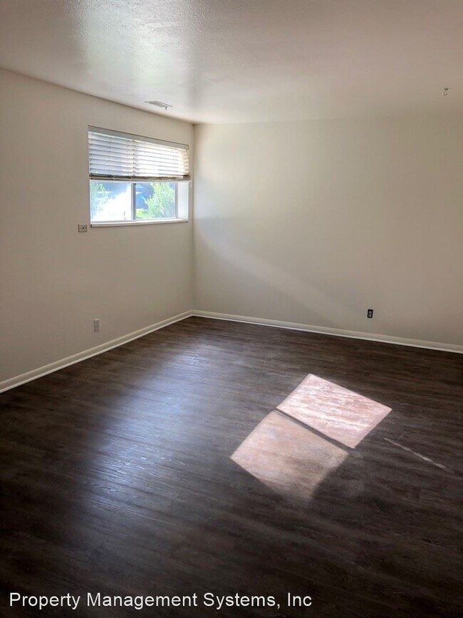 Building Photo - 402 3335 S