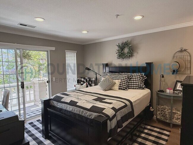 Foto del edificio - 38 Bridle Path Ln