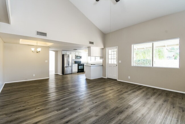 Building Photo - 221 E Kroll Dr