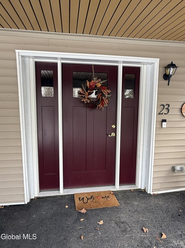 Foto del edificio - 23 Hillcrest Dr