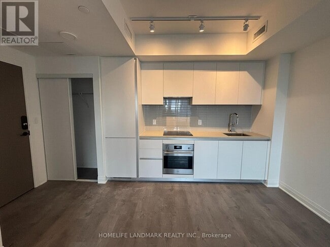 Photo du bâtiment - 4015 The Exchange