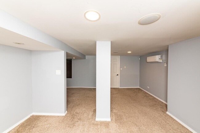 Building Photo - 1 bedroom in Chicago IL 60618