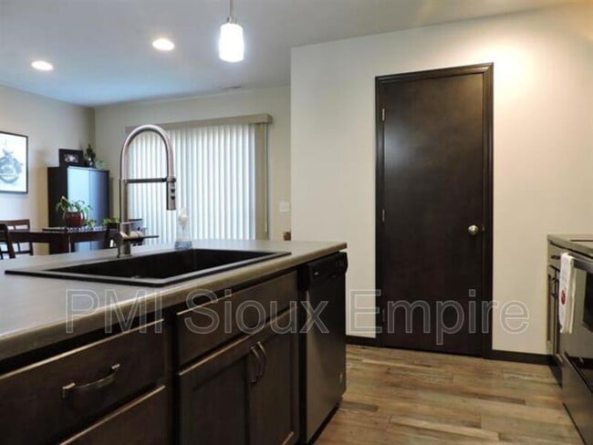 Building Photo - 9600 W Broek Dr