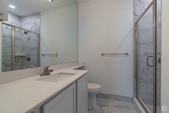 2BR, 2BA - 1,125SF - The Haven II - Bathroom 2 - Highland Knolls