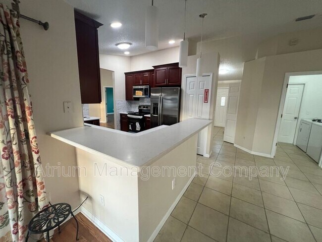 Foto del edificio - 3037 Bonkirk Dr
