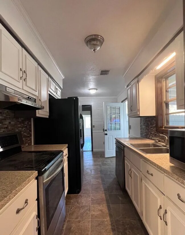 Building Photo - 4 Bedroom, 2 Bath Opelika Rental