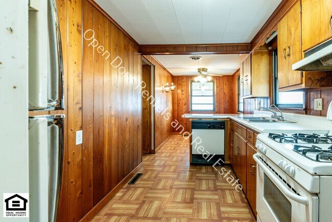 Building Photo - 3 bedroom home now available