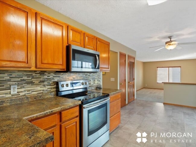 Foto del edificio - 4 bedroom, 3 bathroom - Available 9/15- Co...