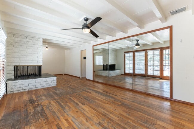 Foto del edificio - Historic Neighborhood + Utilities Included...