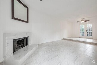 Building Photo - 6646 E Lovers Ln