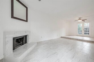 Building Photo - 6646 E Lovers Ln