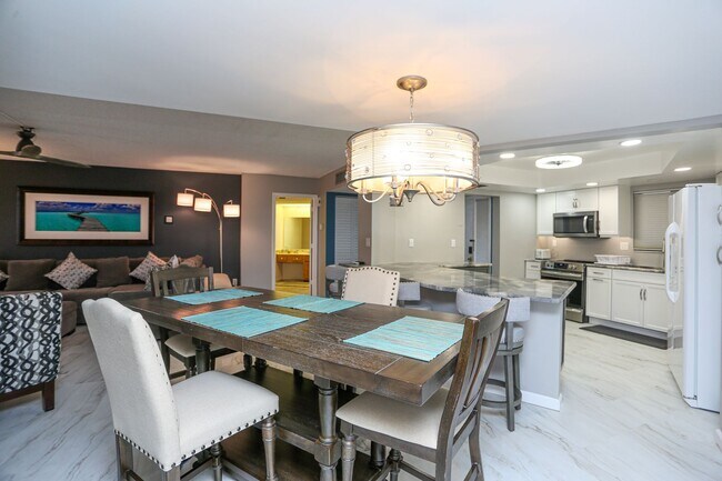 Foto del edificio - ** TIMBER CREEK AT LELY  ** 2 BED / 2 BATH...