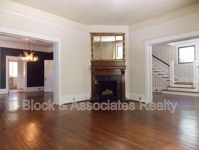 Foto del edificio - 209 Hillcrest Rd