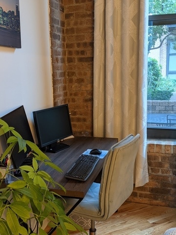 Foto del edificio - 1040 W Adams St