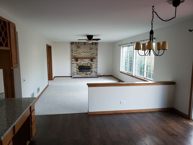 Building Photo - 1401 Braymore Cir E