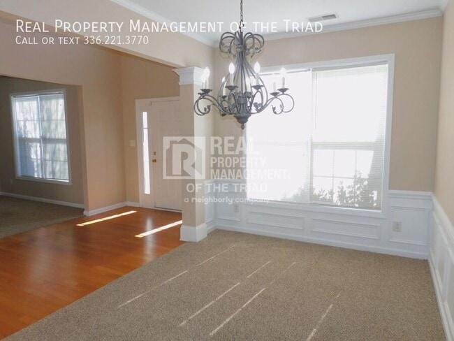 Building Photo - 1300 Pondhaven Dr