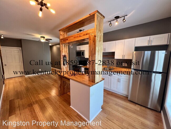 Building Photo - 3 br, 2 bath House - 134 E. 7th St.