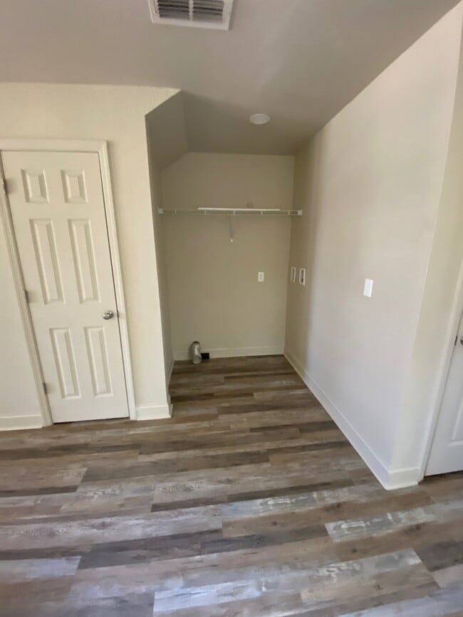 Foto del edificio - 674 2nd St NW