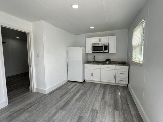 Building Photo - 841 N 69th Ave