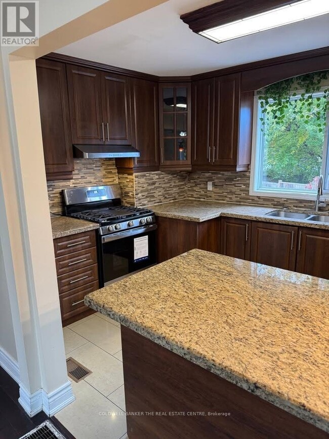 Building Photo - 20 Roseglor Crescent