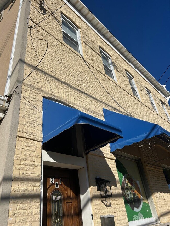 Building Photo - 31 Main St