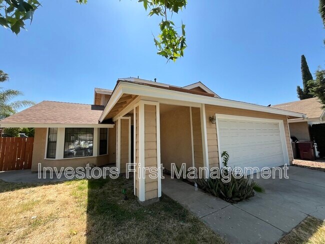 Foto del edificio - 14696 Joshua Tree Ave