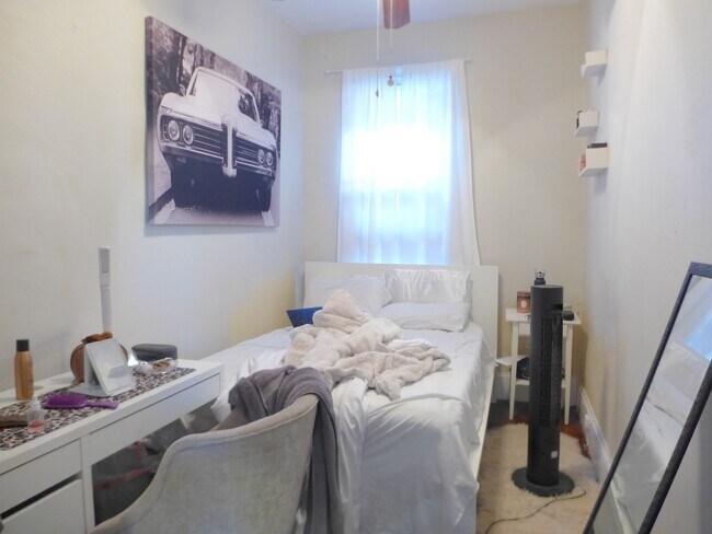 Foto del edificio - 28 Dell Ave