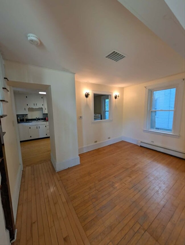 Building Photo - 21 Elm St