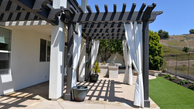 Foto del edificio - Large 4 bedrooom/ 3 Bath Home in Gated Com...
