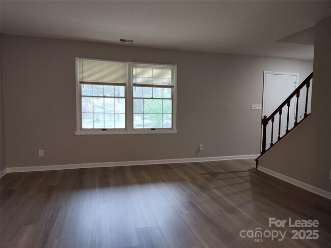 Foto del edificio - 7200 Oswego Ct