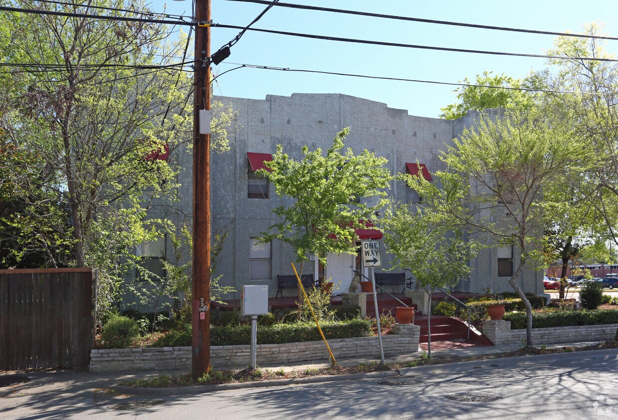Building Photo - 922 N Haskell Ave