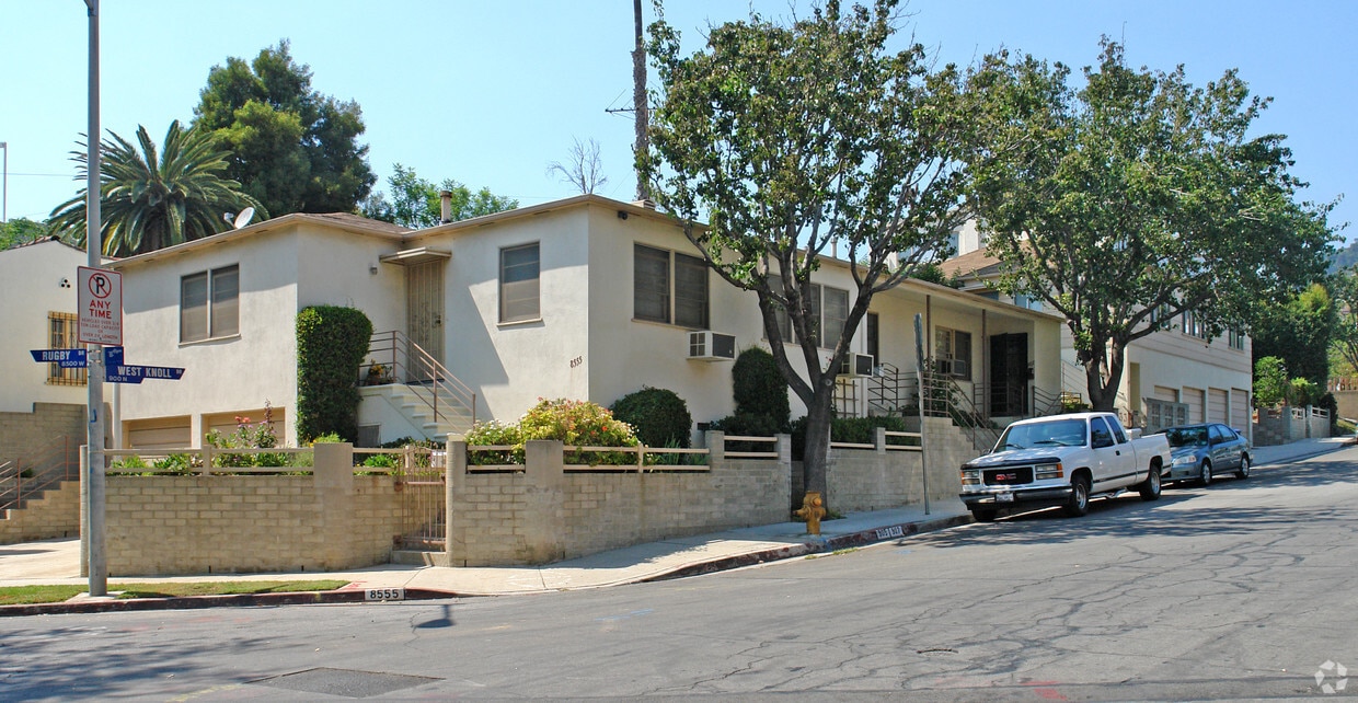 Foto principal - 905-911 N West Knoll Dr