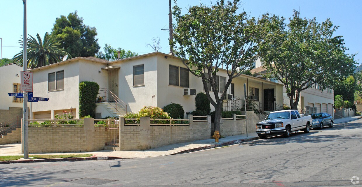 Primary Photo - 905-911 N West Knoll Dr