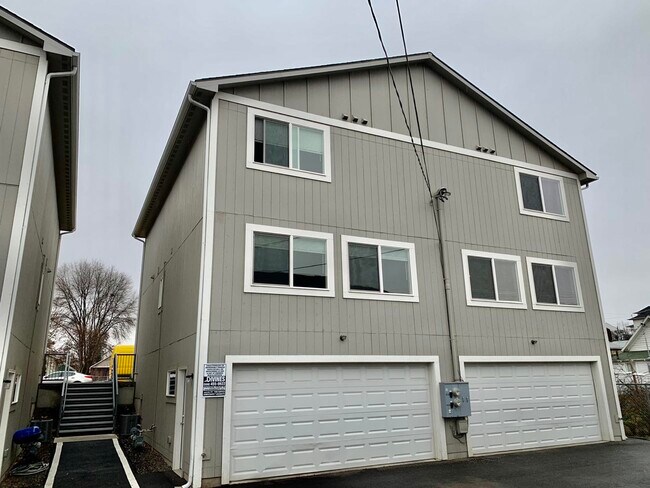 Building Photo - 1620 E Sharp Ave