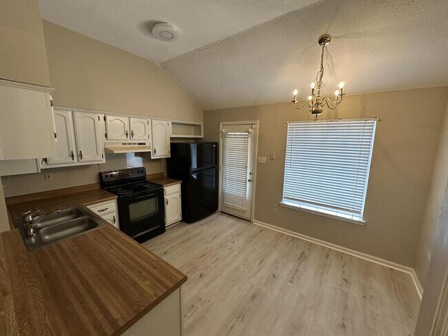 Foto del edificio - 8422 Jacob Dr