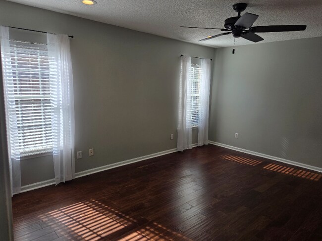 Building Photo - 3867 Chapelgate Rd