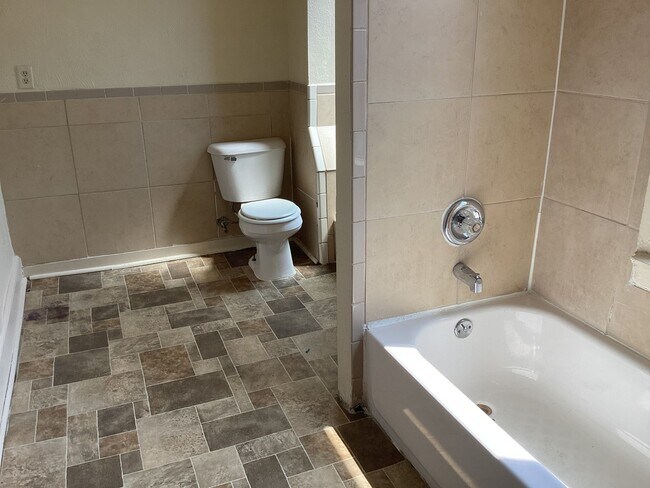 Foto del edificio - 769-771-771 W Windlake Ave