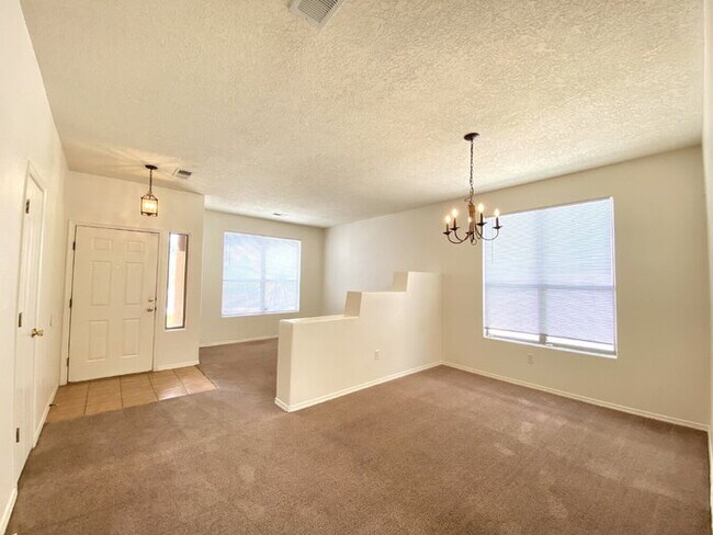 Foto del edificio - 2 STORY SW STYLE HOME W/LOFT