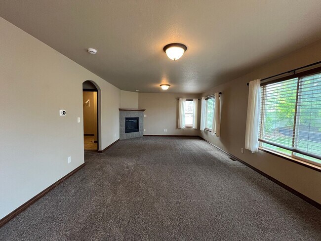 Foto del edificio - Beautiful single-family home in Berthoud!