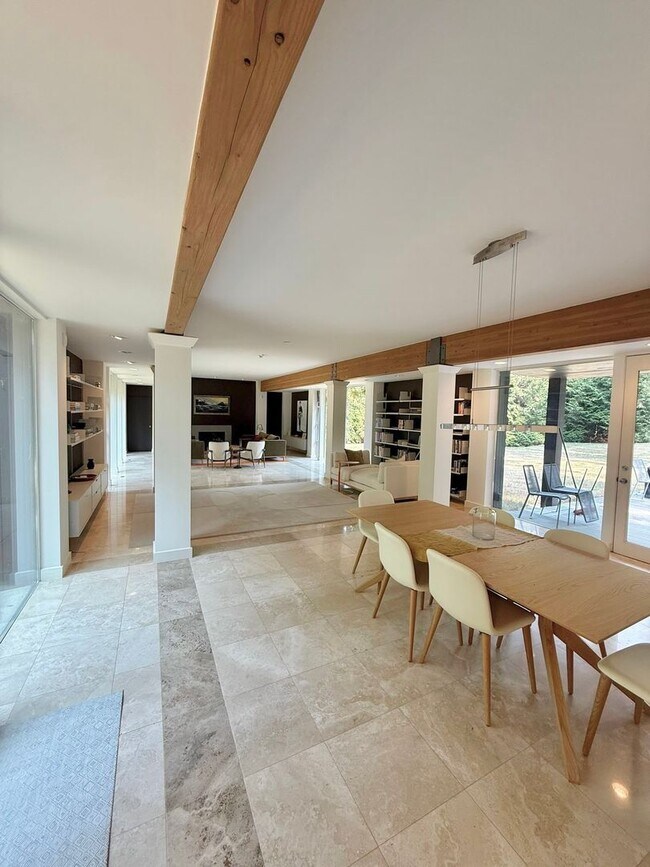 Foto del edificio - Contemporary Estate Retreat on 5 Acres in ...