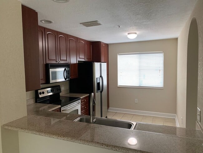 Foto del edificio - Beautiful Townhouse Style Apartment availa...