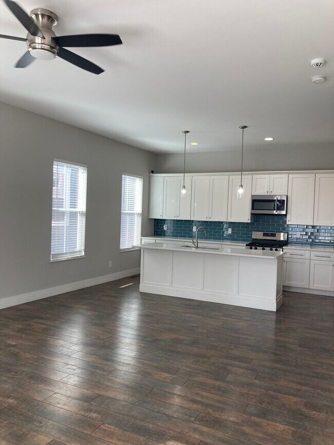 Building Photo - North Nashville Home