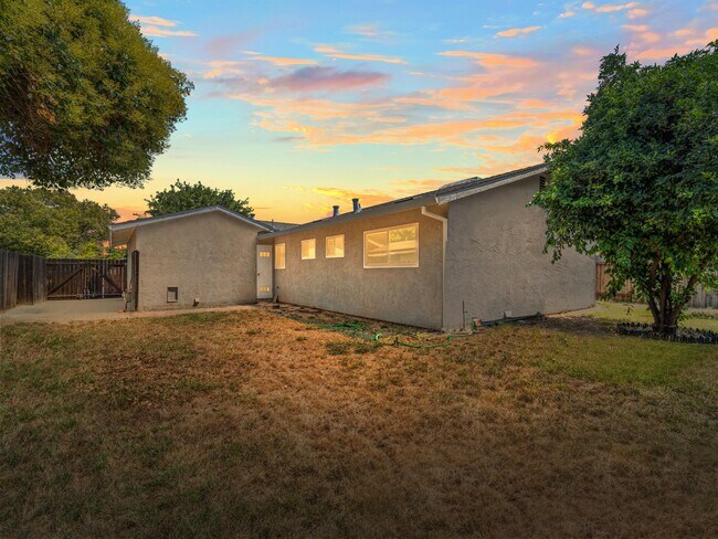 Building Photo - 5 N Kern Ave