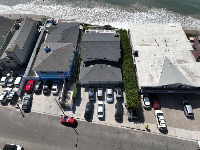 Building Photo - 6557 Del Playa Dr