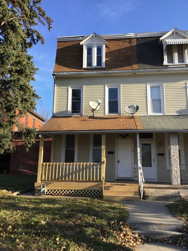 Primary Photo - 5 br, 1 bath House - 221 NORTH HARTLEY STREET