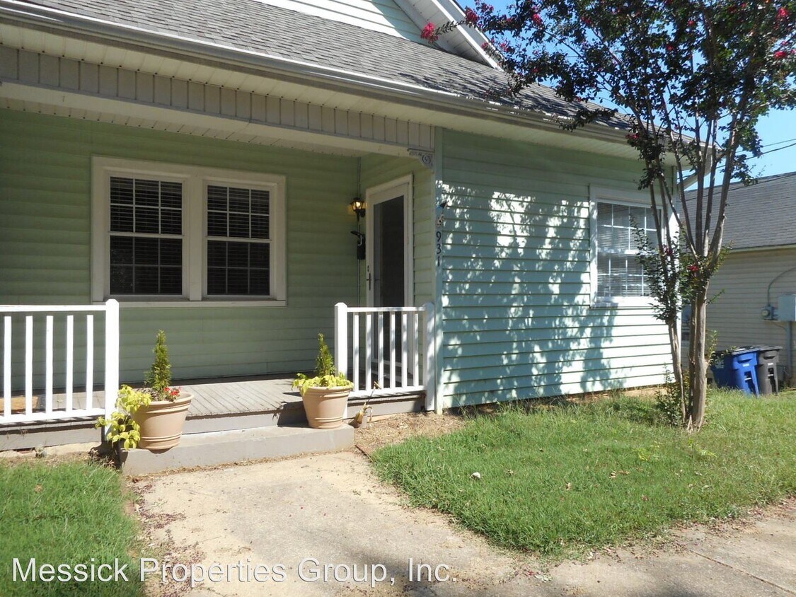 931933 Franklin St SW, WinstonSalem, NC 27101 Room for Rent in
