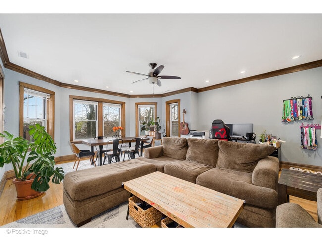 Foto del edificio - 1462 W Warner Ave