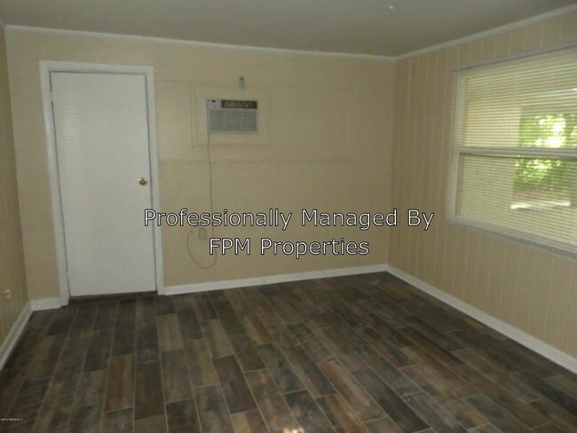 Building Photo - 1689 Glendale Rd