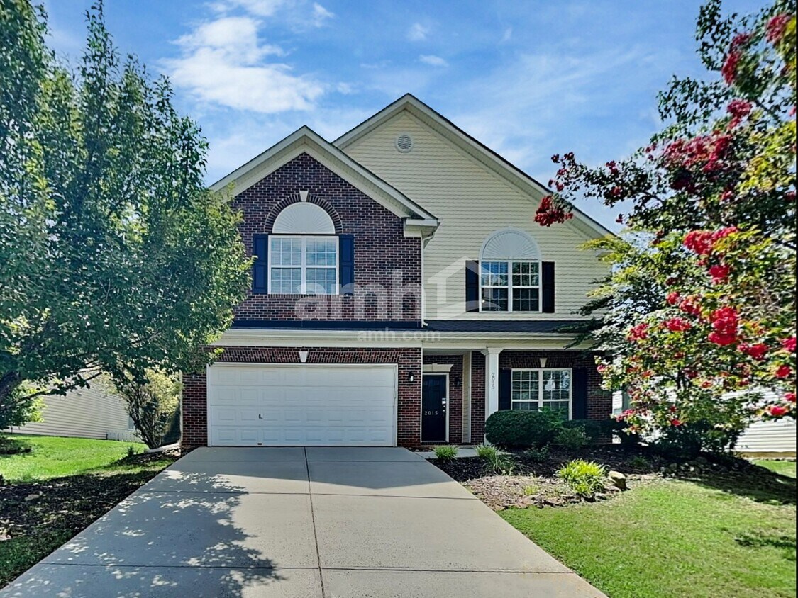 Primary Photo - 2015 Bridleside Dr