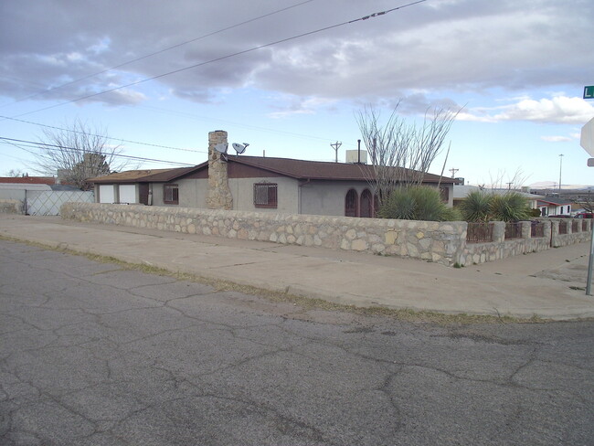 Foto del edificio - Northeast El Paso 3 Bed Refrig A/C